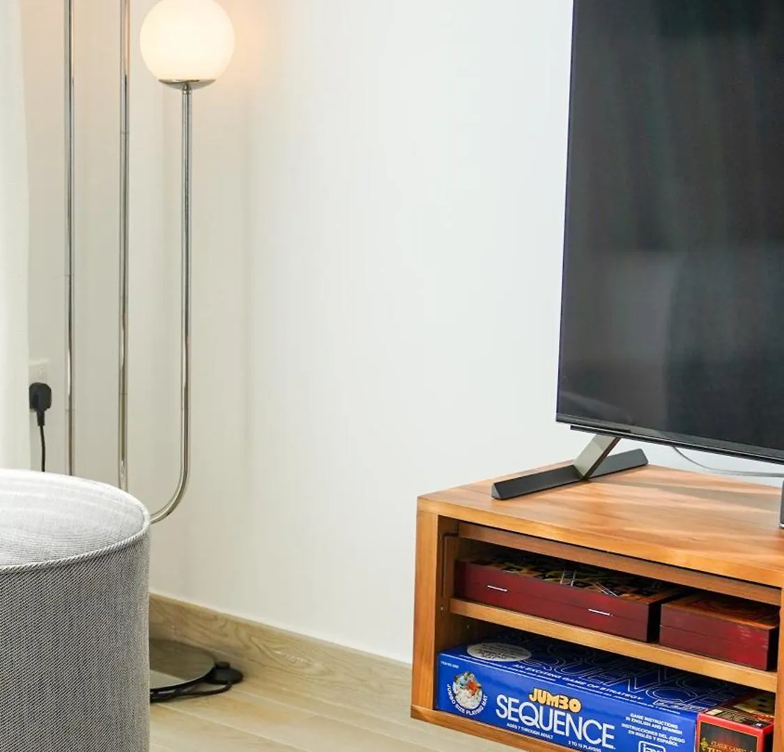 Canal View 3 Bedroom Holiday Home With Balcony Abu Dabi 0*,  Birleşik Arap Emirlikleri